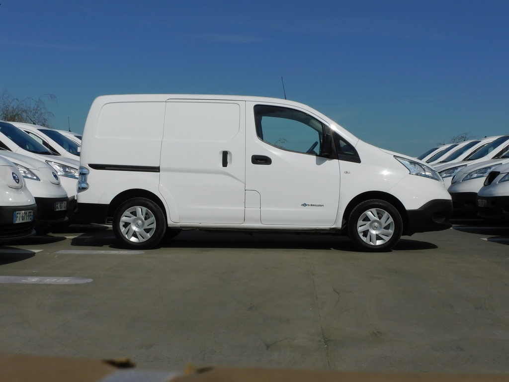 NISSAN ENV200 VISIA